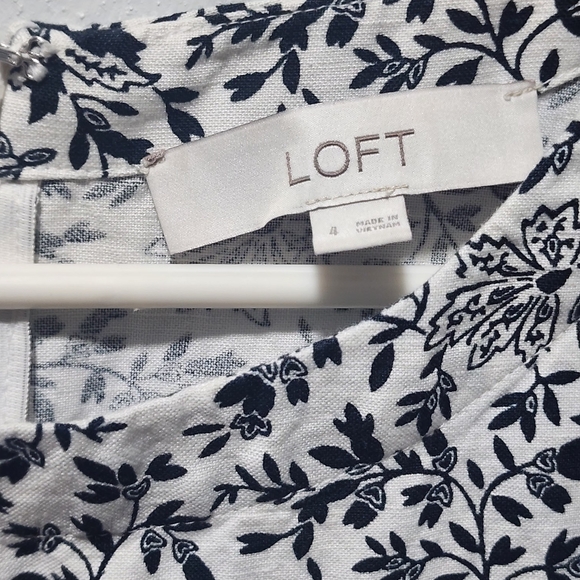 LOFT Black and White Floral Shift Dress - Picture 3 of 5